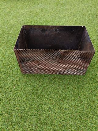 Quemador de pellets metálico para fuego bajo