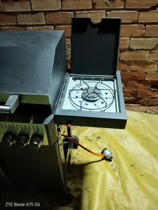 Barbacoa de gas con quemador lateral