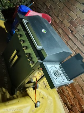 Barbacoa de gas con quemador lateral