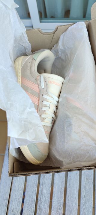 Zapatillas Adidas Beige y Rosa Talla 40