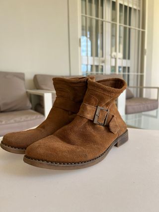 Botas tobilleras ante marrón con hebilla