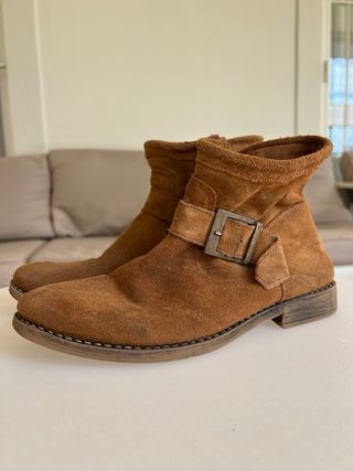 Botas tobilleras ante marrón con hebilla