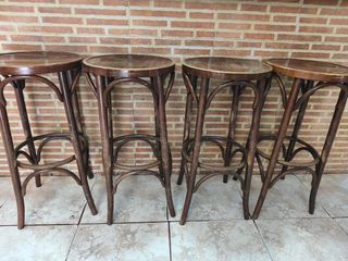 Juego de 4 Sillas Altas de Madera