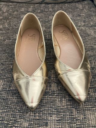Zapatos Sfera dorados tipo bailarina