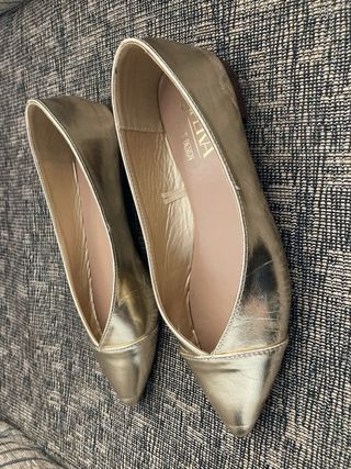 Zapatos Sfera dorados tipo bailarina