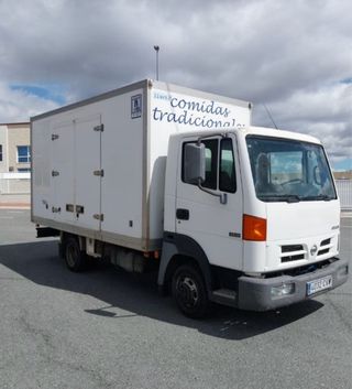 Nissan Atleon 2004 camion URGE!!!