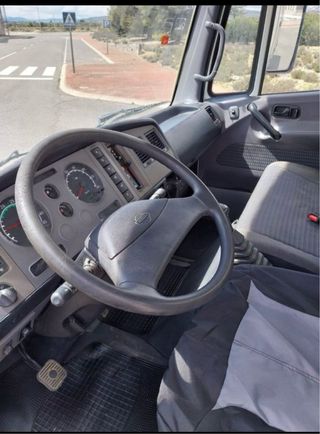 Nissan Atleon 2004 camion URGE!!!
