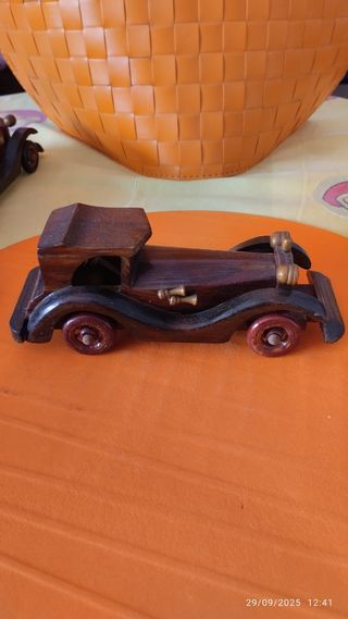 3 Coches clásicos de madera.