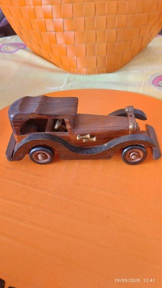 3 Coches clásicos de madera.