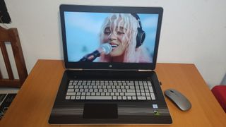 HP Pavilion 17,3", modelo 17-ab004ns, 12 GB, 1 TB 