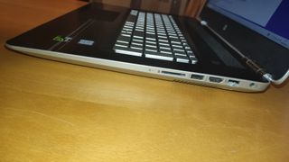 HP Pavilion 17,3", modelo 17-ab004ns, 12 GB, 1 TB 