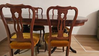Mesa de comedor de madera extensible con sillas