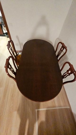 Mesa de comedor de madera extensible con sillas