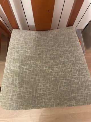 Juego de 2 sillas de madera con asiento verde