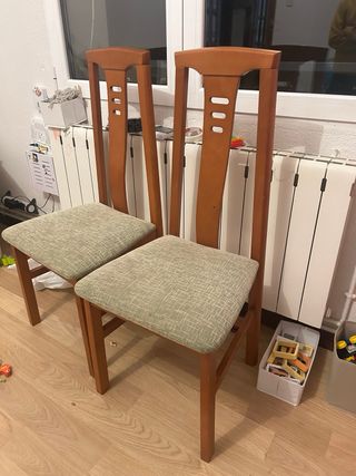 Juego de 2 sillas de madera con asiento verde