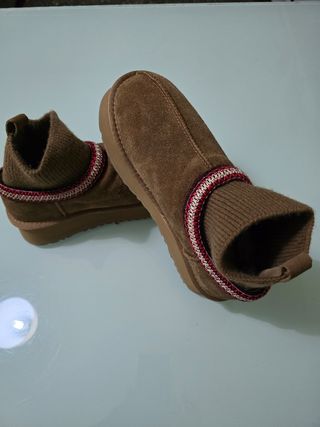 Botines marrones con detalle de cinta