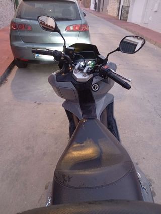 Moto modelo SYM YET x125