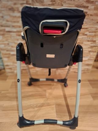 Trona de bebé roja y negra marca JANÉ