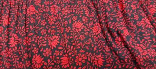 Blusa estampado floral (negro y rojo) de Mango