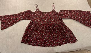 Blusa floral roja hombros descubiertos
