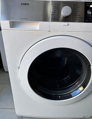 LAVADORA AEG DE 9 KILOS 
