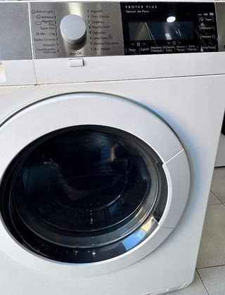 LAVADORA AEG DE 9 KILOS 
