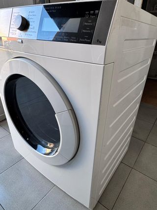 LAVADORA AEG DE 9 KILOS 
