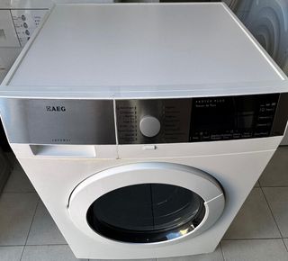 LAVADORA AEG DE 9 KILOS 
