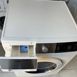 LAVADORA AEG DE 9 KILOS 
