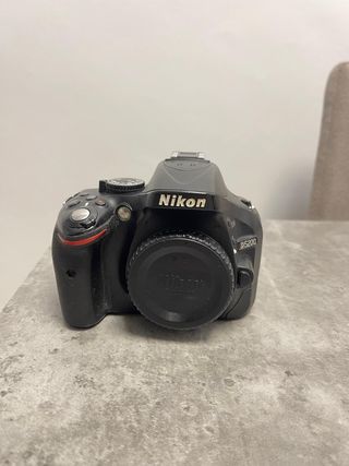 -Cámara Réflex Nikon D5200 + complementos