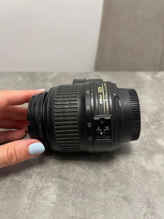 -Cámara Réflex Nikon D5200 + complementos