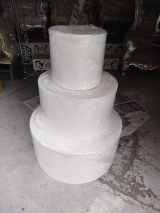 Tarta de madera para decoración de eventos.