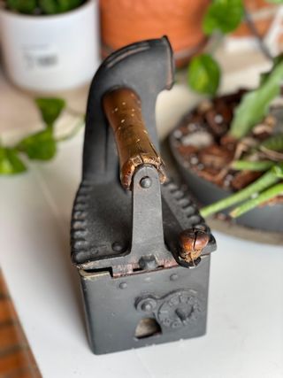 Plancha de carbón antigua