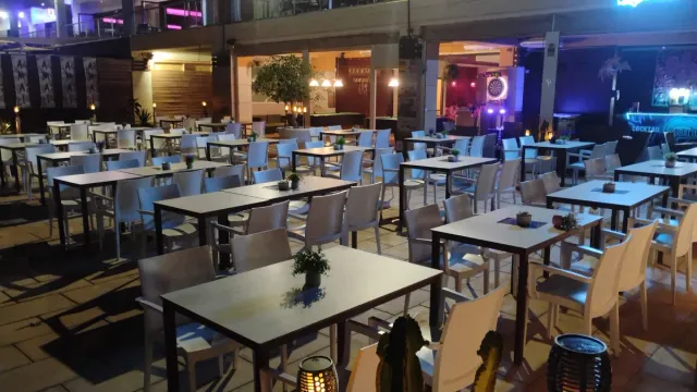 Mesas y sillas de hostelería