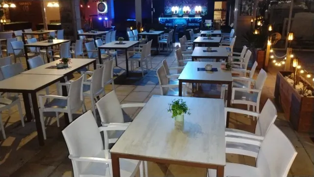 Mesas y sillas de hostelería