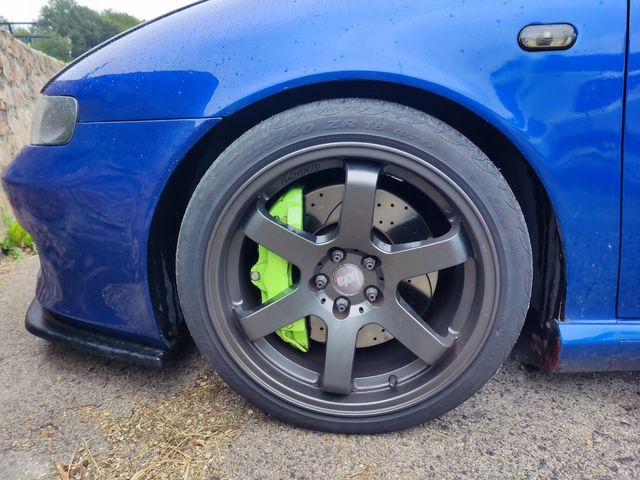 Llantas marca Bola en 18"X 8'5" tornillería 5x100.