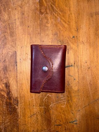 Cartera de cuero artesanal