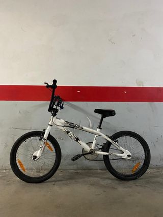 Bicicleta BMX Blanca
