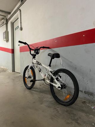 Bicicleta BMX Blanca