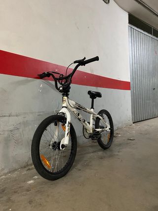 Bicicleta BMX Blanca