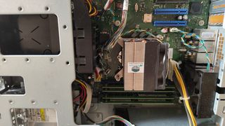 Servidor Fujitsu PRIMERGY E3-1265Lv3