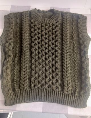 Chaleco tejido cuello redondo verde militar