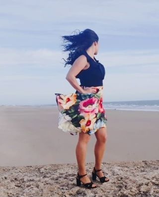 Vestido de fiesta negro y multicolor.Me costó 120€
