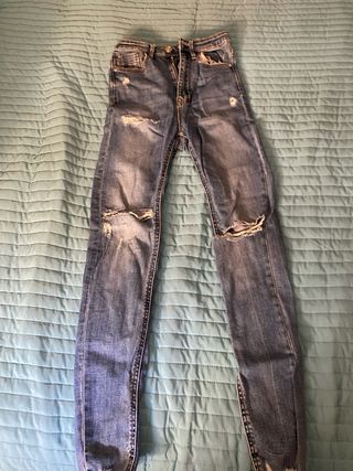 Pantalón pitillo Stradivarius azul desgastado