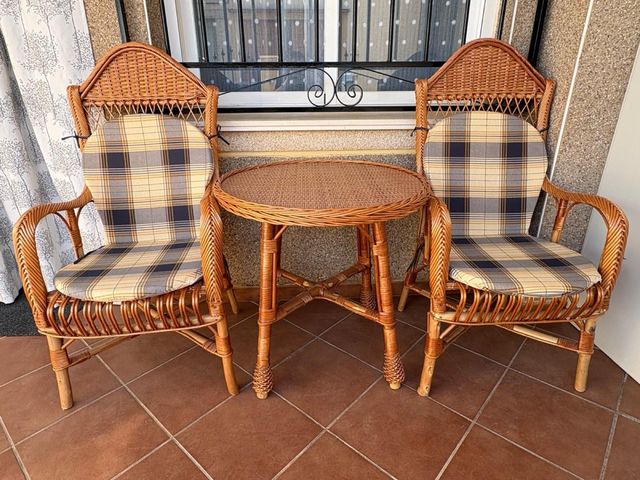 Conjunto Mimbre: 2 Sillas y Mesa