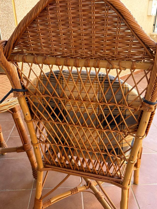 Conjunto Mimbre: 2 Sillas y Mesa