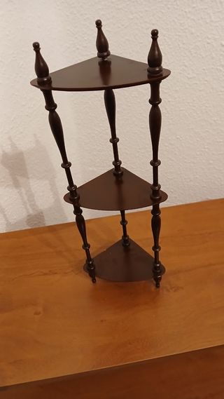 Estantería de esquina de madera