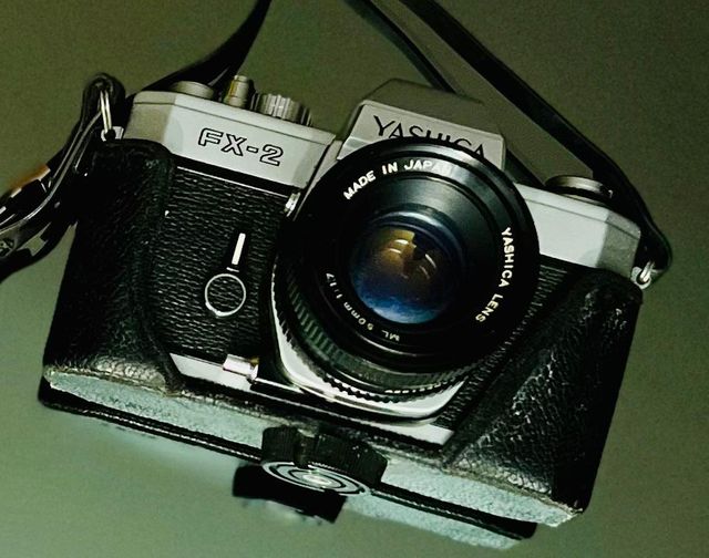 Cámara Yashica FX-2 + Objetivo 50mm f/1.7