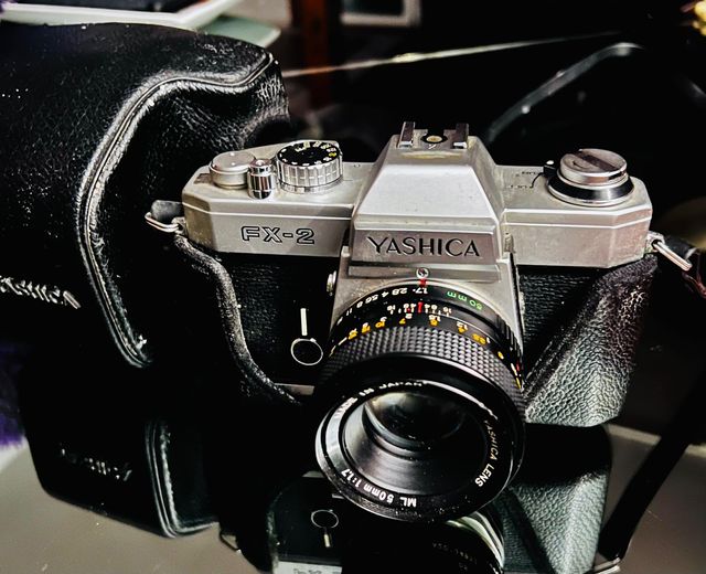 Cámara Yashica FX-2 + Objetivo 50mm f/1.7