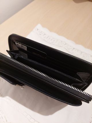 Porta/móvil color negro